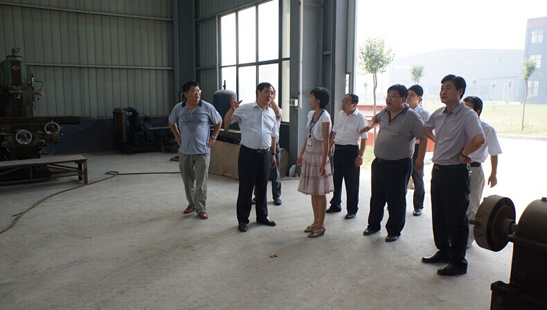 河南省政府领导来皇豫集团电机公司新厂视察指导工作.